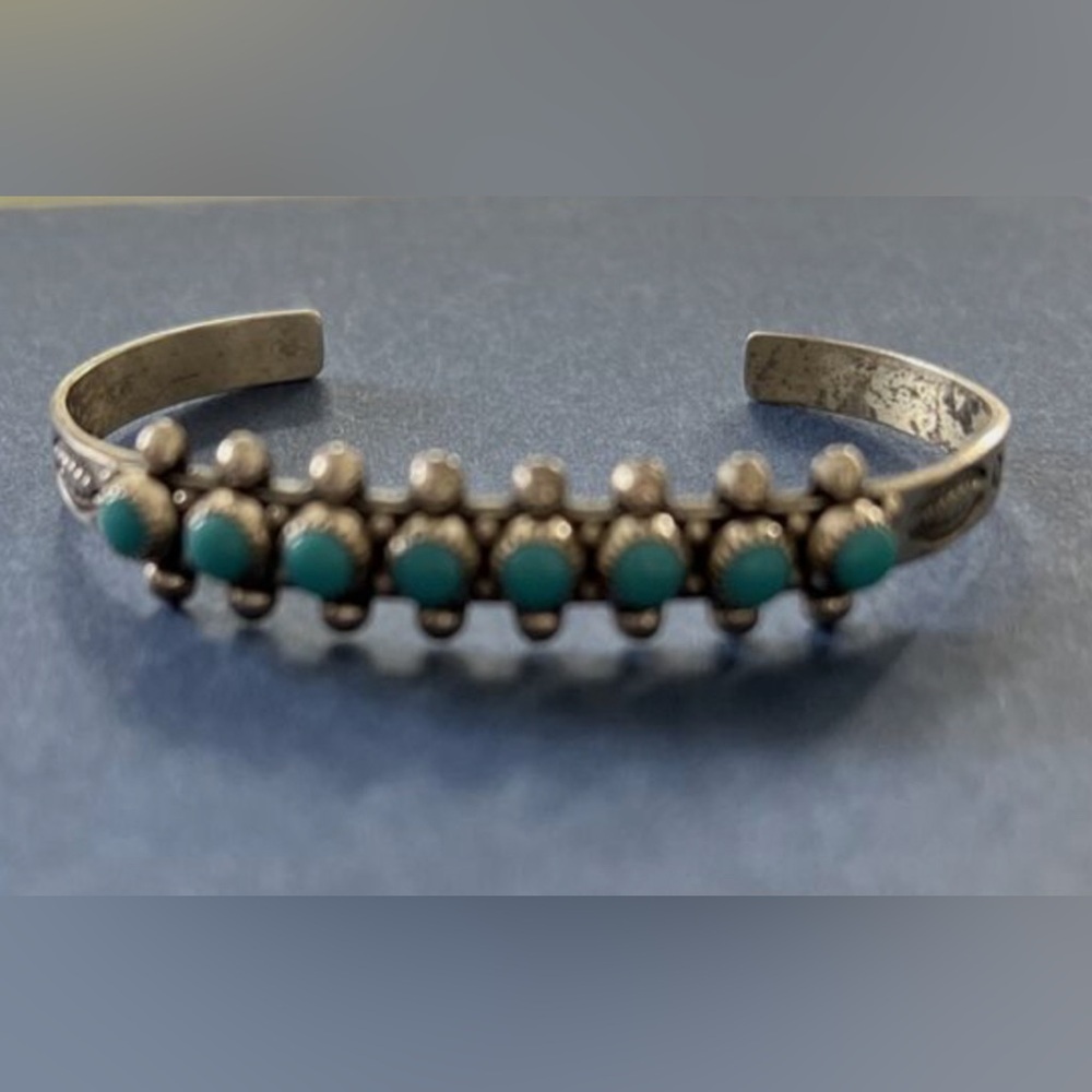 Vintage Zuni turquoise snake eye sterling cuff